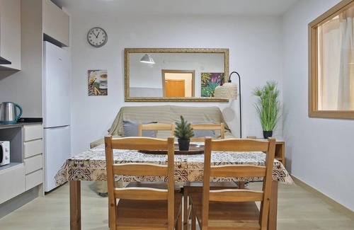 El Raval Apartment | Discover Las Ramblas Barcelona: Family-Friendly Retreat