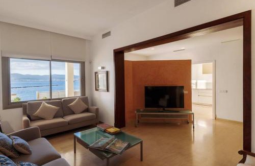 Palma de Mallorca Villa | Experience Las Rocas Beach-Ciutat Jardi Playa's Oceanfront Bliss