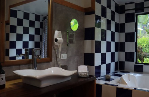 Mindo Cabin | Indulge at Las Terrazas De Dana Boutique Lodge: 4-Star Oasis