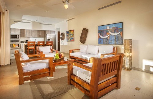 Rivas Apartment | Spacious Las Terrazas Suite with Breakfast Included