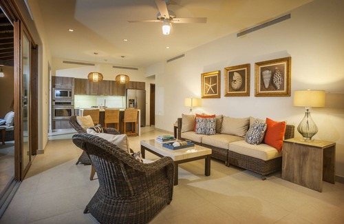 Rivas Apartment | Spacious Las Terrazas Suite with Breakfast Included