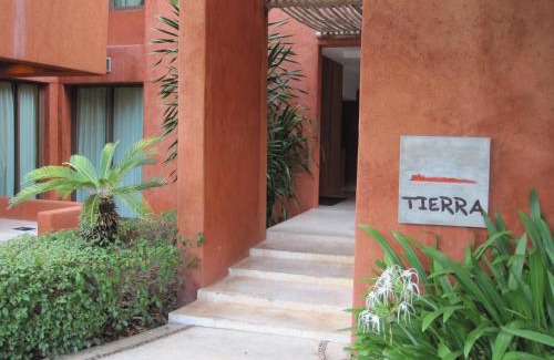 Khao Tao Apartment | Oceanfront Las Tortugas Apartment C101 with Pool & Breakfast