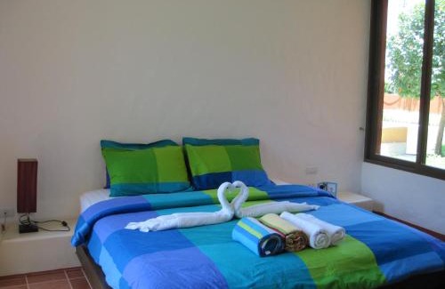 Khao Tao Apartment | Oceanfront Las Tortugas Apartment C101 with Pool & Breakfast