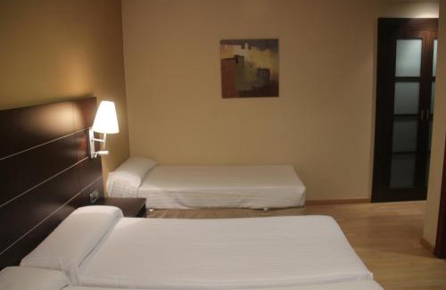 Aragon Hotel | Pet-Friendly Las Ventas: Pool, Hot Tub & Restaurant Awaits