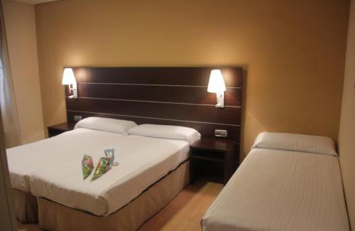 Aragon Hotel | Pet-Friendly Las Ventas: Pool, Hot Tub & Restaurant Awaits