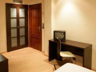Aragon Hotel | Pet-Friendly Las Ventas: Pool, Hot Tub & Restaurant Awaits