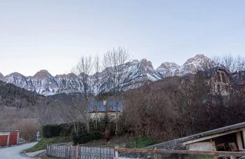 Piedrafita de Jaca Apartment | Discover Las Vistas de Peña Blanca: Top-Rated Family Escape