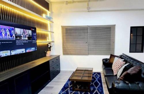 Bang Na Apartment | Convenient Lasalle House near Suvarnabhumi Airport