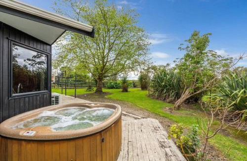 Dairy Flat House | Top-Rated Lascelles Escape: Pet-Friendly with Hot Tub