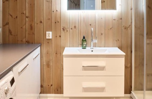 Sykkylven Apartment | Family-Friendly Lastølen with 2 Bedrooms for Your Getaway