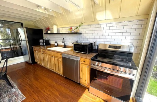 Burkesville Cabin | Ideal Lake View Retreat with Boat Slip Near Sulphur Creek