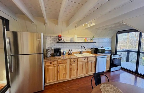 Burkesville Cabin | Ideal Lake View Retreat with Boat Slip Near Sulphur Creek