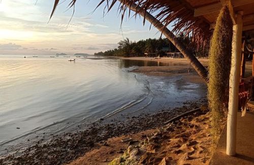 Baan Tai Resort | Relaxing Last Hammock Beach Resort with Restaurant Access