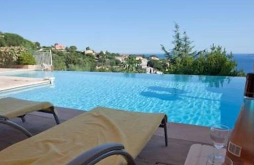 Les Issambres House | Last Minute Offer: Oceanfront Stay with Pool and Breakfast