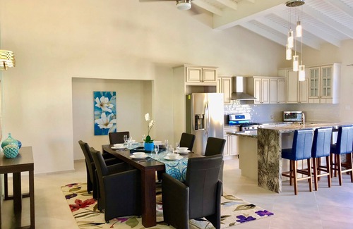 Opal Villa | Last Minute Luxury Villa: 5 BDR, Walk to Ritz & Palm Beach