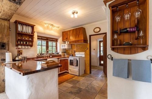 Brightwater House | Last Straw Cottage: Countryside Retreat with Ocean Views