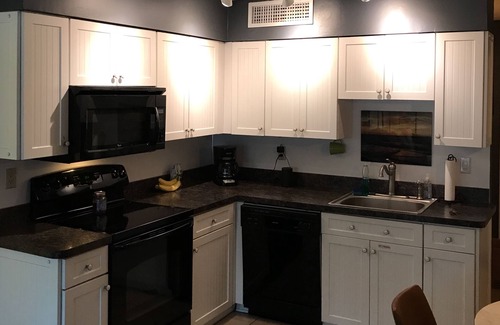 North Wildwood Condo | Oceanfront 2 Bed Condo with Pool Access in N. Wildwood