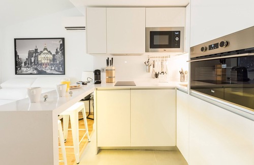 Embajadores Apartment | Top-Rated Latina Suite with Kitchen & Family-Friendly Amenities
