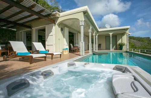 Rendezvous & Ditleff Villa | Experience Luxury at Latitude 15A: Steps to Klein Bay!
