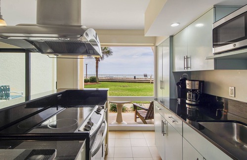 Fort Bay Condo | Latitude 29: Oceanfront Retreat with Breakfast Included