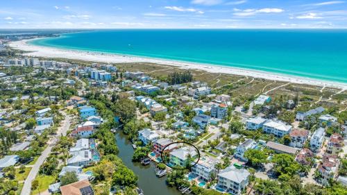 Siesta Key House | Relax at Latitude Adjustment - 4-Star Family Retreat