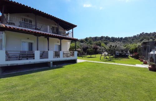 Ormos Panagias Apartment | Oceanfront Latoura Studios with Breakfast & 9.7/10 Rating