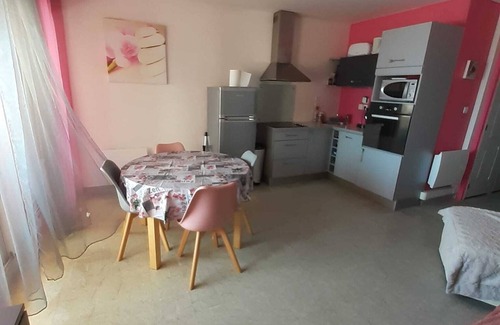 Palavas-les-Flots Apartment | Cozy Latte Mer Studio: Family-Friendly with Ocean Views