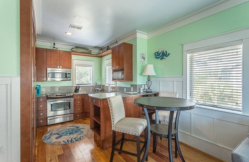 Carrabelle Condo | Explore Lattitude Adjustment: Pet-Friendly Condo Retreat