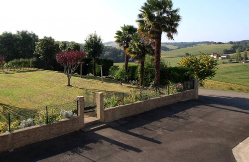 Loubieng House | Cozy LAUBARET Gîte in Loubieng - Family-Friendly Retreat