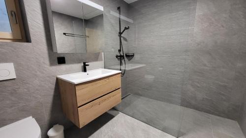Wiler Apartment | Lauchernalp - Neue Ferienwohnung ENYA