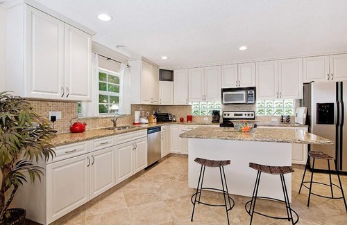 Bel Air House | Idyllic Lauderdale-by-the-Sea Retreat with Pool & Beach Access