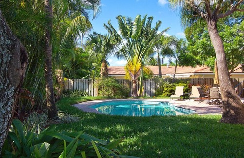 Bel Air House | Idyllic Lauderdale-by-the-Sea Retreat with Pool & Beach Access