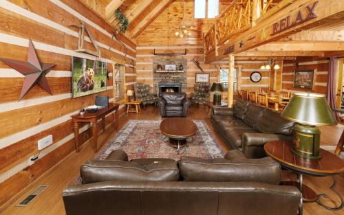 Sevierville Villa | Guest Rated 10/10 at Laughing Bear with Pool & Spa