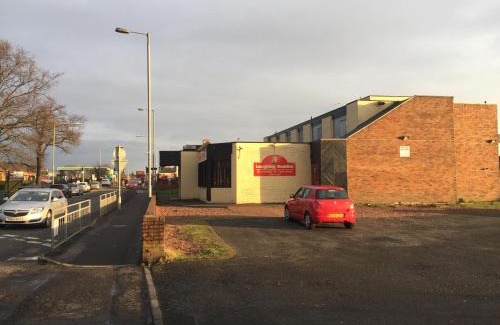 Glasgow House | Relax at Laughing Buddha Guesthouse with Breakfast & Access