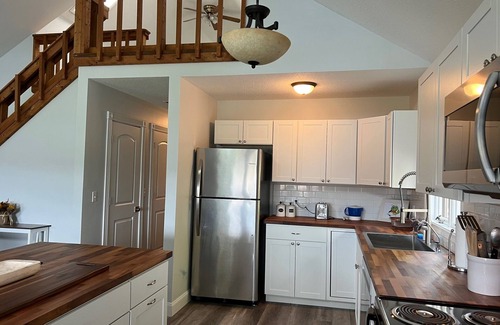 Hope House | Pet-Friendly Getaway at Laughing Turtle on Wixom Lake