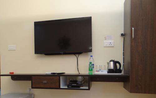 Courtallam Hotel | Pet-Friendly Retreat at Laughing Waters Fine Stay