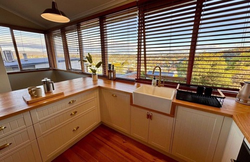 West Launceston House | Cozy Launceston Cottage with Views and Spa Amenities