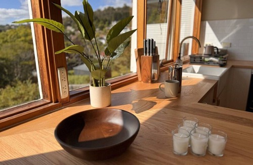 West Launceston House | Cozy Launceston Cottage with Views and Spa Amenities