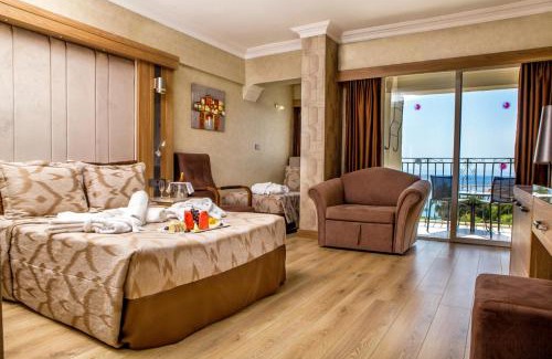 Camlık Mahallesi Resort | Elegant LAUR HOTELS: Oceanfront Bliss & Premium Amenities