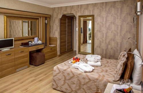 Camlık Mahallesi Resort | Elegant LAUR HOTELS: Oceanfront Bliss & Premium Amenities