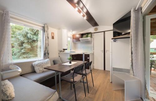 Decin House | Pet-Friendly Stay at LAURAHAUS: Ideal for Families