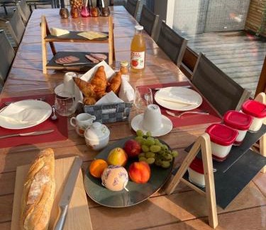 Cuesmes House | Beachfront Bliss at Lauralys: Pet-Friendly & Family-Ready