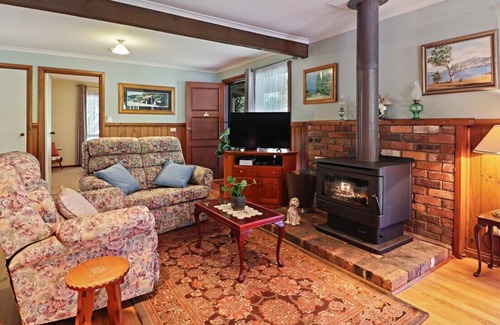 Jamieson Cottage | Laurel Berry Lodge - Pet friendly cottage