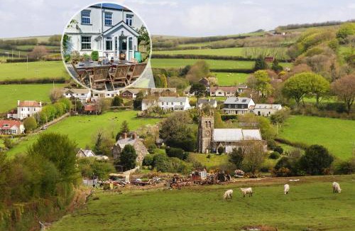 Parracombe House | Pet-Friendly Retreat at Laurel Cottage for Memorable Stays