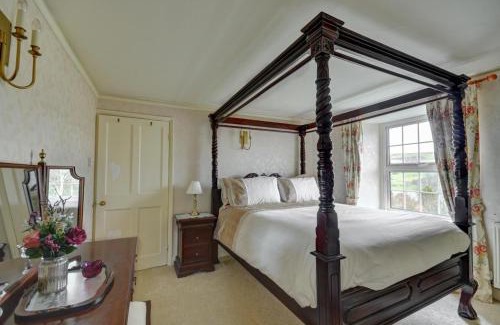 Parracombe House | Pet-Friendly Retreat at Laurel Cottage for Memorable Stays