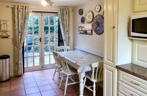 Stoke Gabriel House | Experience Comfort at Laurel Cottage - 5 Star Rated Retreat