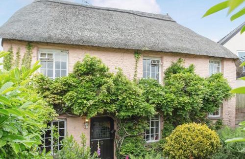 Stoke Gabriel House | Experience Comfort at Laurel Cottage - 5 Star Rated Retreat