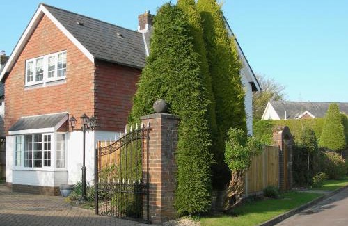 New Forest District House | Discover Laurel Cottage: Family-Friendly Retreat, 4-Star Stay