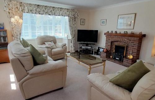 New Forest District House | Discover Laurel Cottage: Family-Friendly Retreat, 4-Star Stay