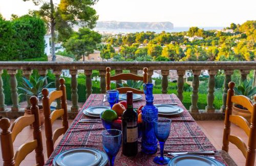 El Tosalet House | Laurel Hotel: Family-Friendly Retreat with Pool & 9.5 Rating